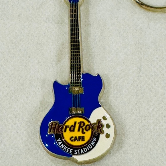Hard Rock Cafe Yankee Stadium Guitar Keychain - Blue & White - Picture 2 of 3